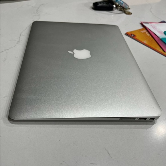 MacBook Air - Picture 4 of 6